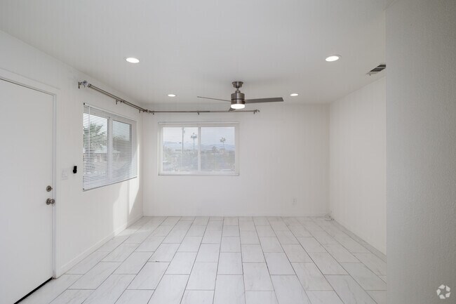 2 habitaciones, 1 baño - 850 pies cuadrados - Sala de estar - The Junipero Palm Springs