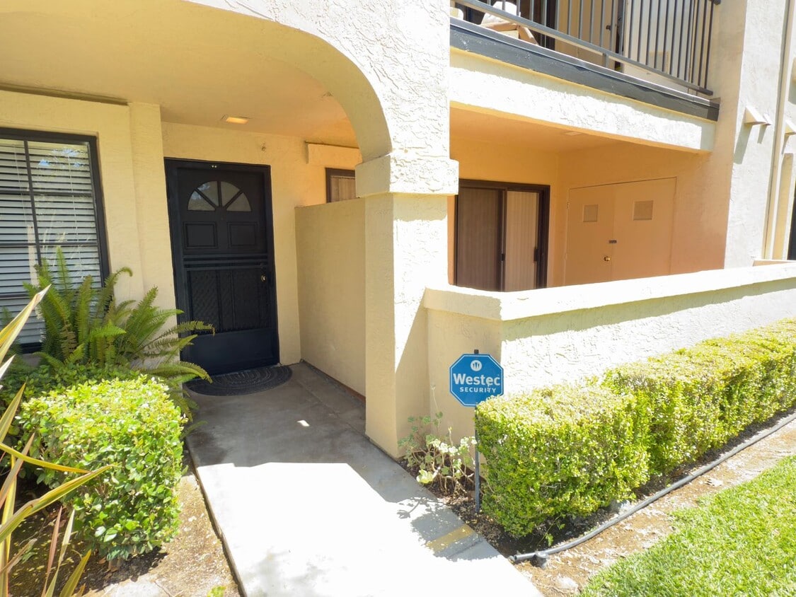 Primary Photo - Charming 1 Bedroom Condo in Stoney Brook