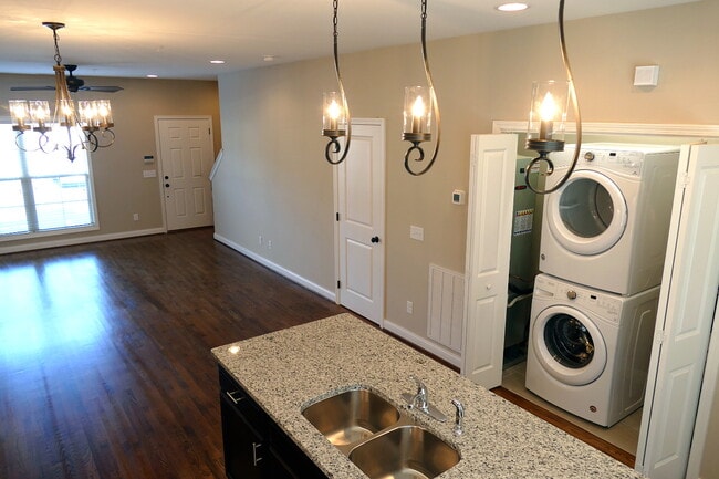 Foto del edificio - 914 Somerville Ct