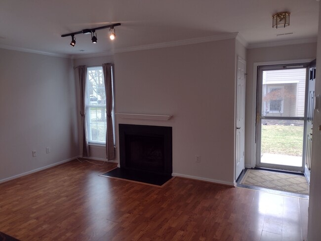 Building Photo - 83 Avon Ln