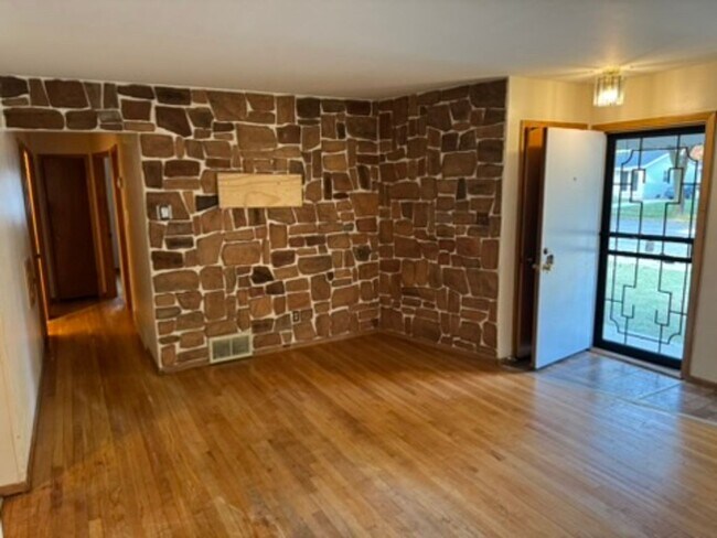 Foto del edificio - 3-Bedroom Single Family in a great neighborhood - Available October 15!