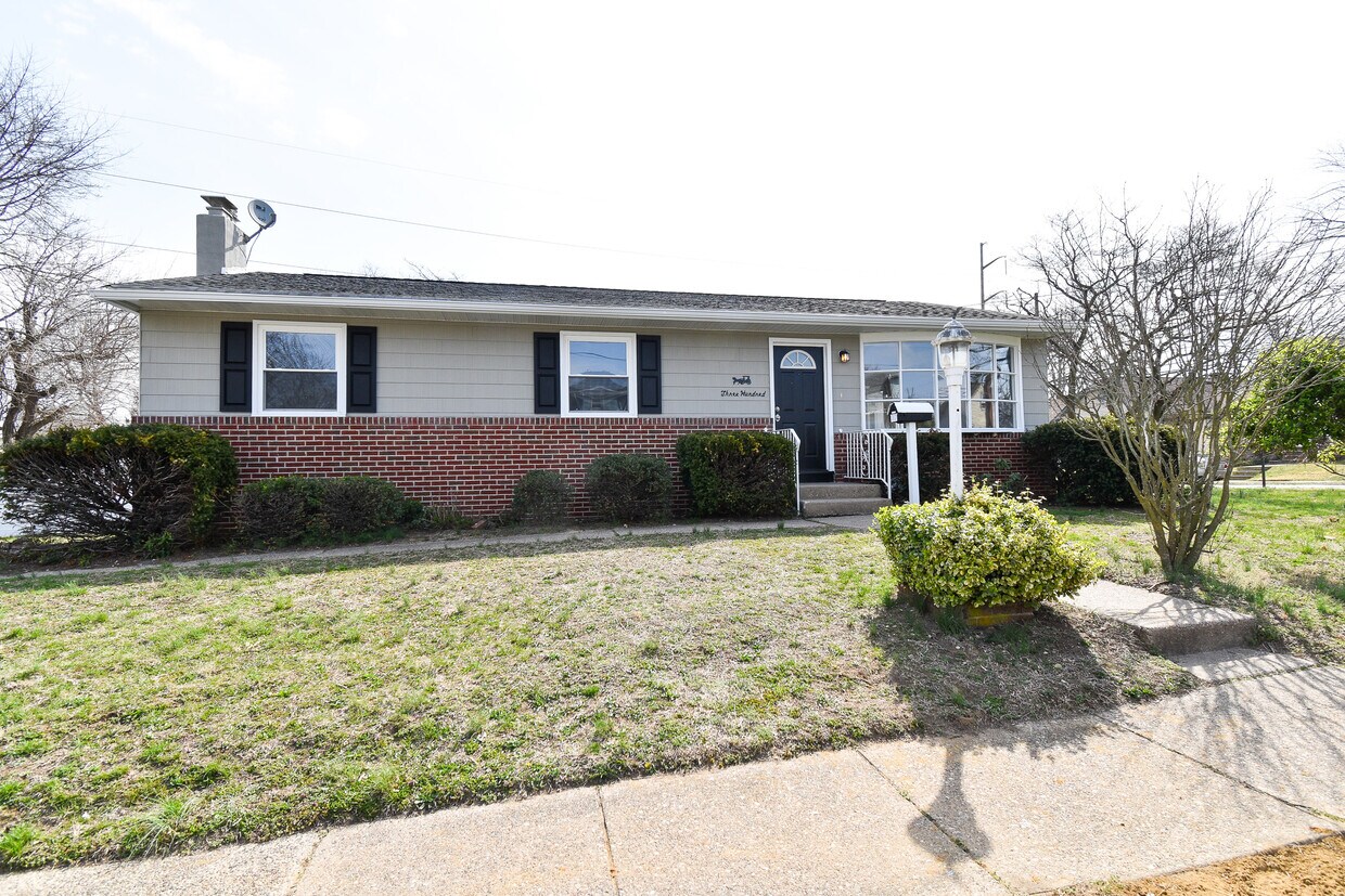 Foto principal - 300 Bowers Ave