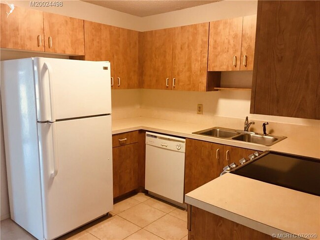 Building Photo - 43 SE Mead Pl