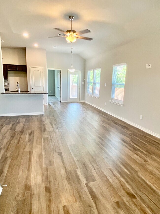 Foto del edificio - 1512 Dansby St