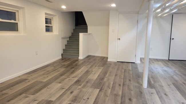 Building Photo - 5631 N Kimball Ave