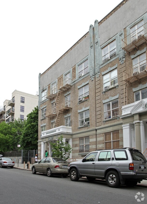 Building Photo - 541 Lincoln Pl