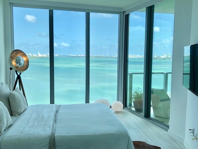 Building Photo - 2900 NE 7th Ave