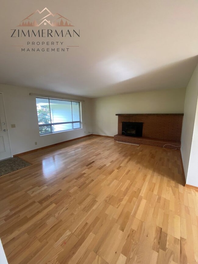 Building Photo - Charming Mid-Century Home