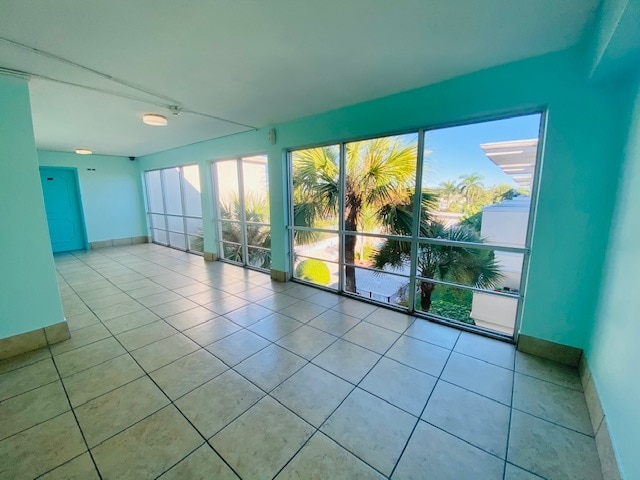 Building Photo - 221 Columbia Dr