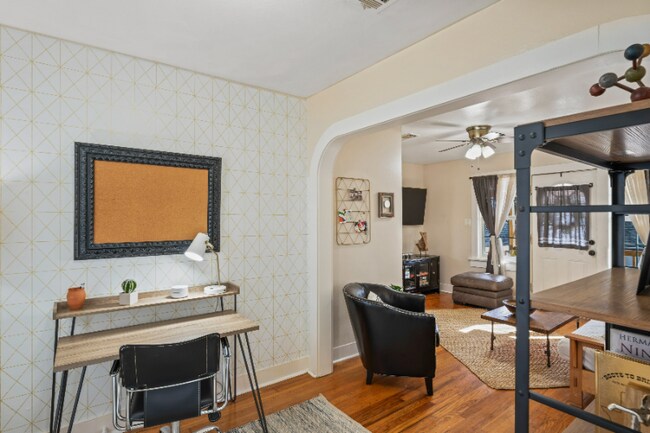 Foto del edificio - 2805 Meadowbrook Dr