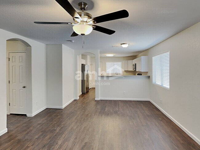 Foto del edificio - 813 E Nardini St