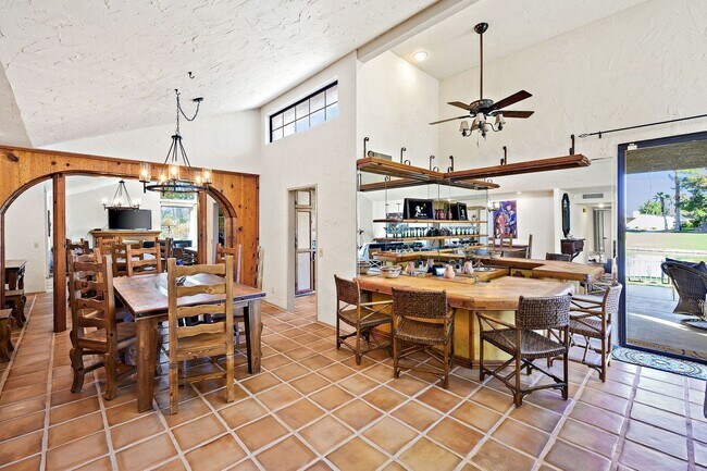 Foto del edificio - Spacious Two Bedroom Condo in Gated Commun...