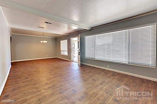 Building Photo - 2720 Alcala St