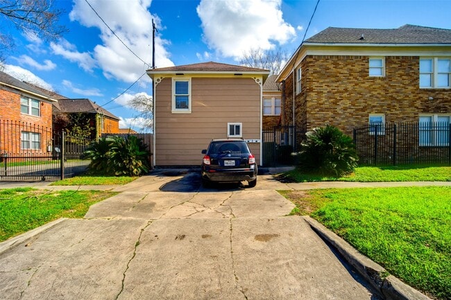 Building Photo - 2601 Rosedale St