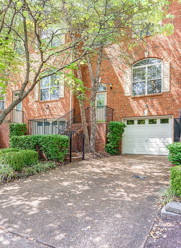 Primary Photo - 119 Carriage Ct