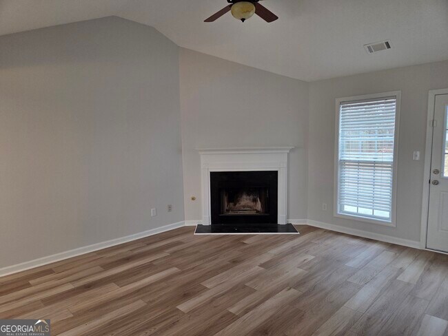 Foto del edificio - 14 Huntington Dr