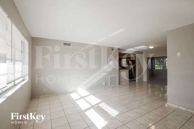 Foto del edificio - 621 SW 69th Terrace