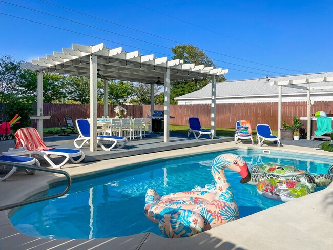 Building Photo - 4421 Luke Ave