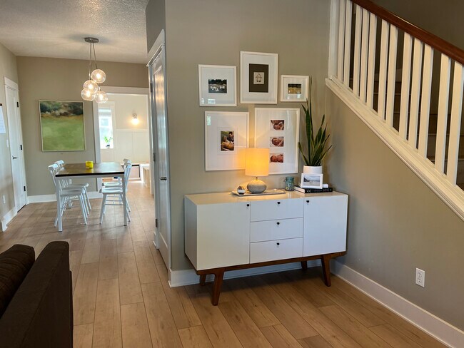 Entry - 6111 S Corbett Ave