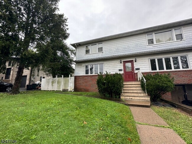 Foto del edificio - 8 Ferrary Pl