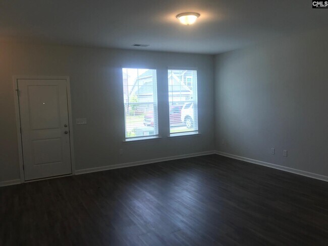 Foto del edificio - 1355 Tamarind Ln