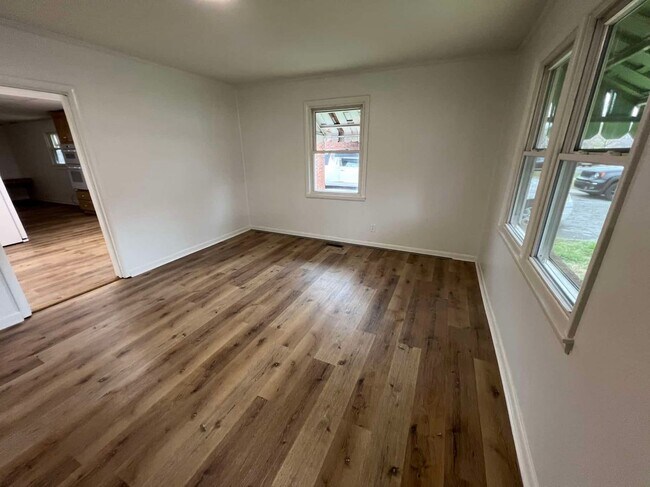 Building Photo - *Newly Remodeled*Full Privacy Fence* 3 Bed...