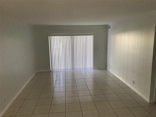 Foto del edificio - 2946 NW 55th Ave