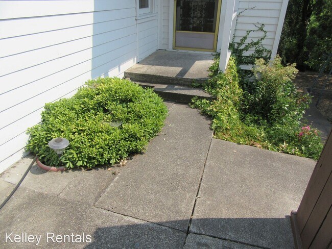 Building Photo - 2 br, 1 bath House - 3150 Hoen Ave Unit B