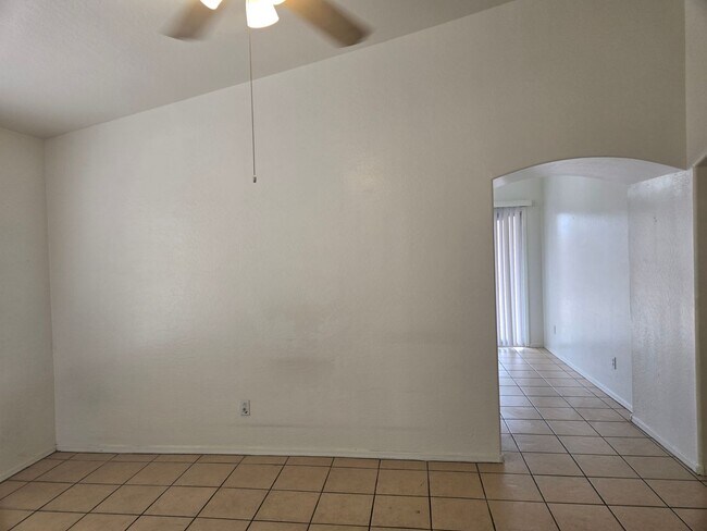 Foto del edificio - Coming Soon! A cozy 3 bed, 2 bath, located in El Mirage (Available 05/15/26)