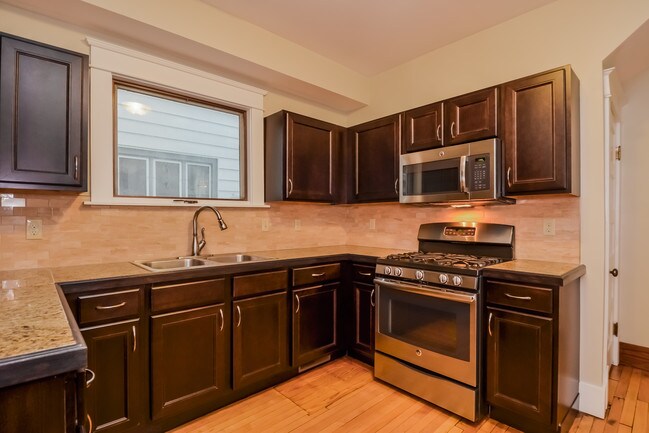 Foto del edificio - 53 Carlton Ave SE