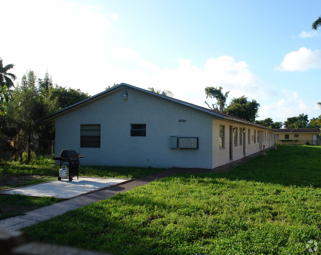 Primary Photo - 3230 SW 44th St
