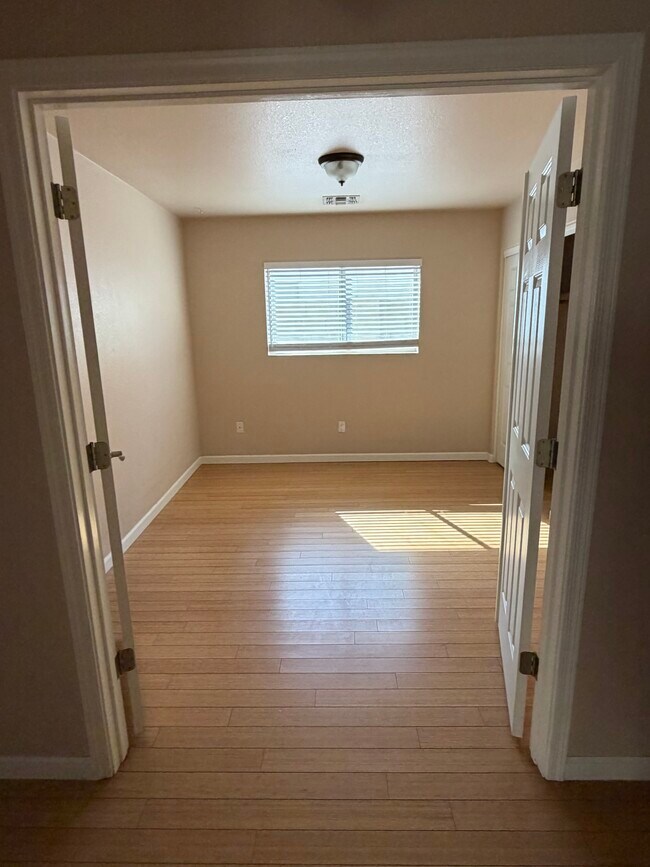 Foto del edificio - 1288 E Linda Ln