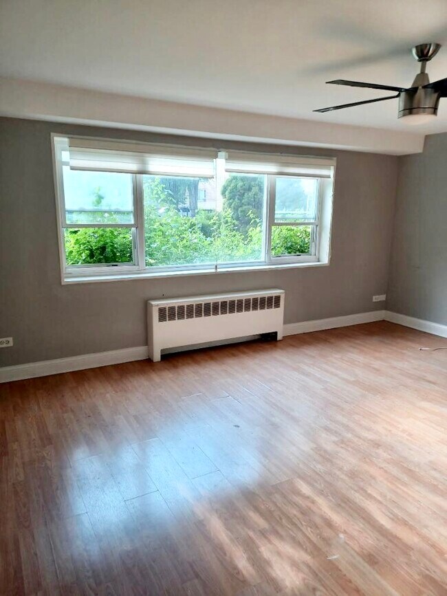 Foto del edificio - 6125 N Seeley Ave