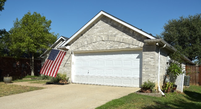 Building Photo - 1613 Redwood Dr