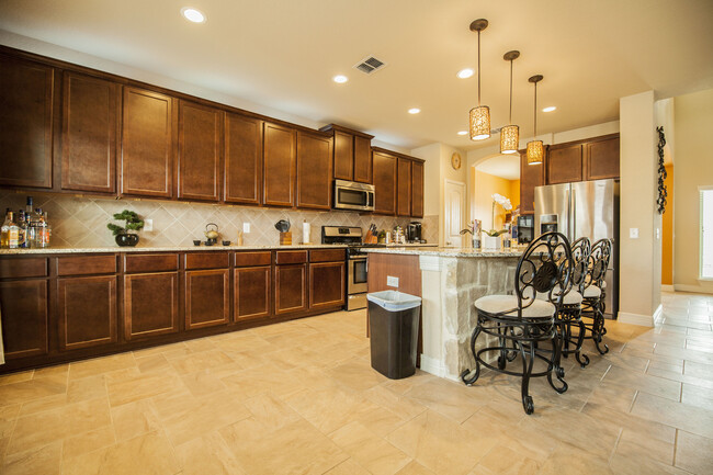 Foto del edificio - STUNNING 4 BEDROOM IN NEW BRAUNFELS FEATUR...