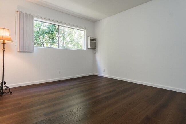 Foto del edificio - 4653 Fulton Ave
