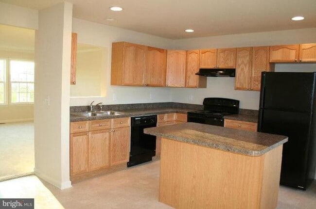 Building Photo - 103 Aero St