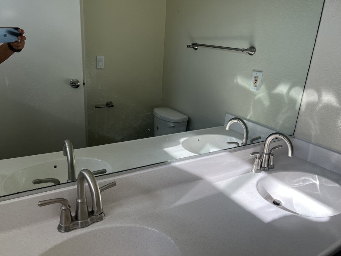 Double sink in master bedroom - 10026 Laurel Canyon Blvd