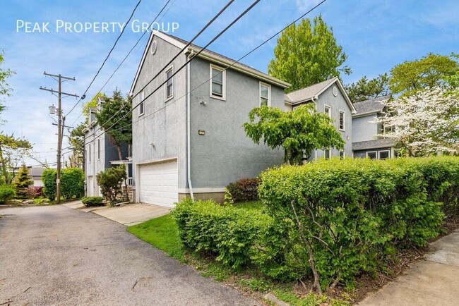 Building Photo - 1231 Indianola Ave