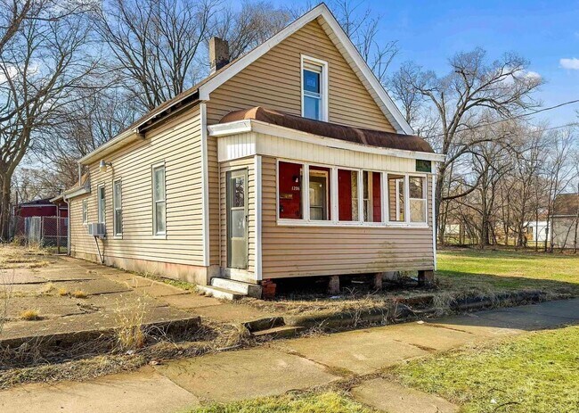 Building Photo - 1206 W Johnson St