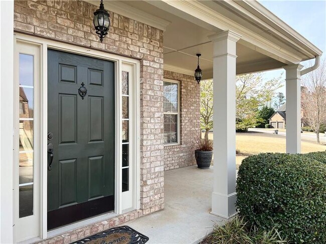 Building Photo - 6690 Grand Magnolia Dr NE