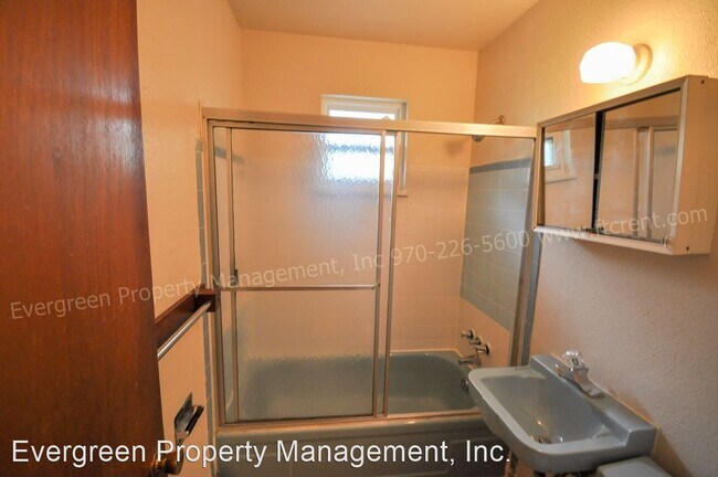 Building Photo - 915 James Ct