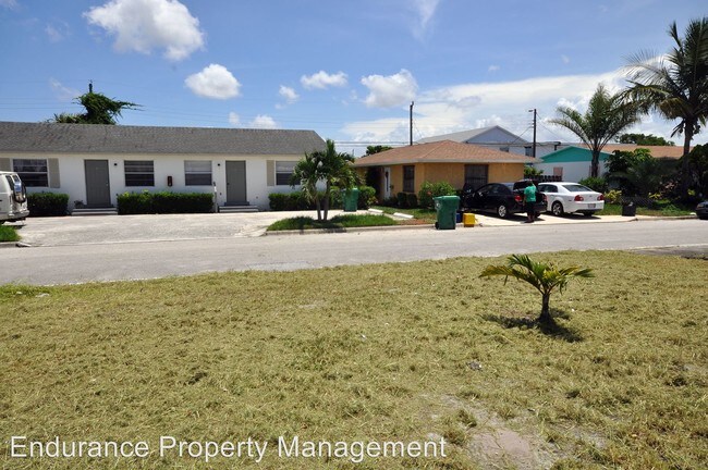Foto del edificio - 2 br, 1 bath House - 1265 Silver Beach Rd