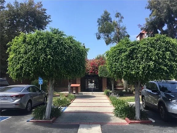 community gate entrance - 2511 W Sunflower Ave