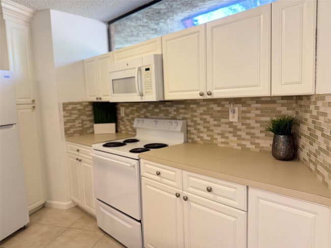 Foto del edificio - 8183 Severn Dr