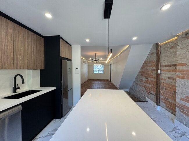 Building Photo - 25 Firstbrooke Rd