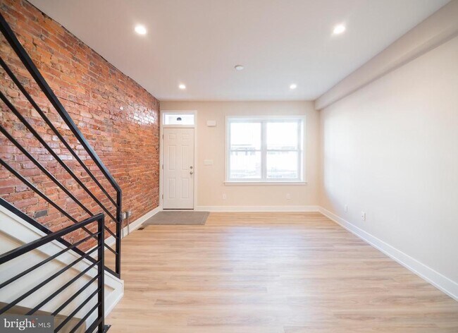 Building Photo - 1409 S Etting St