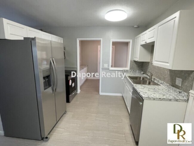 Foto del edificio - FULLY REMODELED 3 Bedroom, 1.5 Bath, Garag...