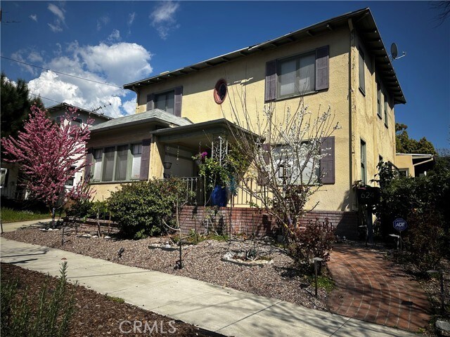 Foto del edificio - 624 N Indian Hill Blvd