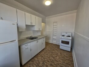 Building Photo - 429 Qu'Appelle Ave